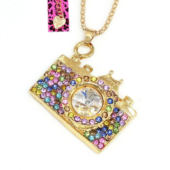 📷 Crystal Rhinestone Camera Chain Necklace📸 - Picture 5 of 11